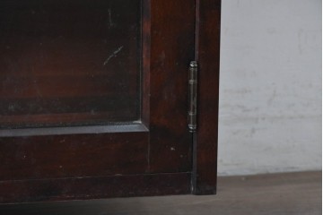 《台輪取り付け加工費込み》中古　北海道民芸家具　カバ材　格子ガラス扉のキャビネット　(R-087769)