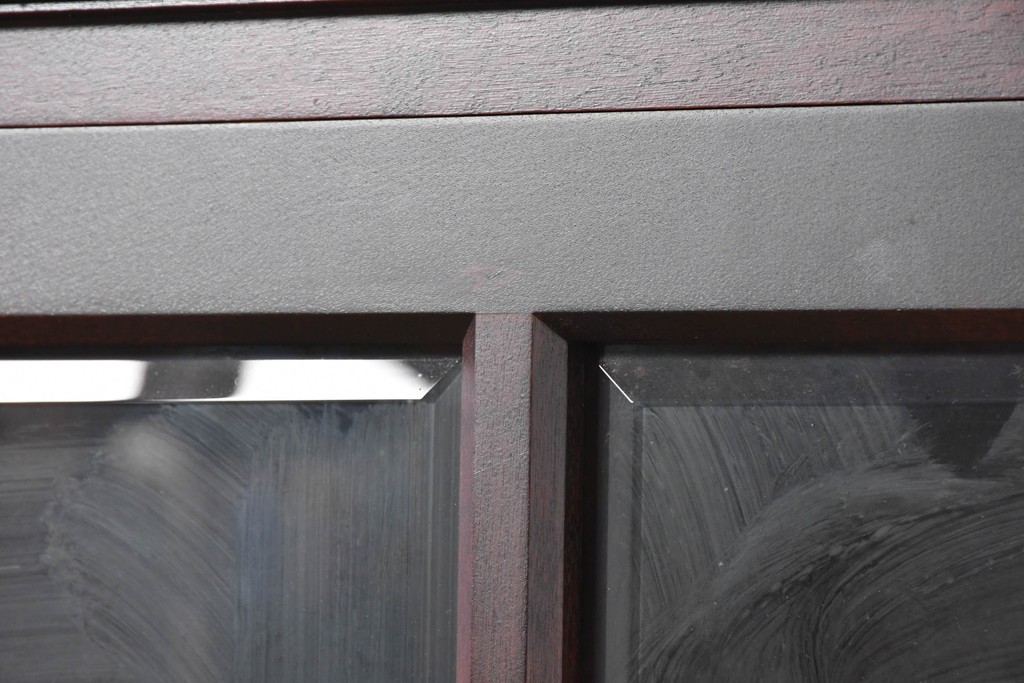 《台輪取り付け加工費込み》中古　北海道民芸家具　カバ材　格子ガラス扉のキャビネット　(R-087769)