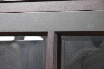 《台輪取り付け加工費込み》中古　北海道民芸家具　カバ材　格子ガラス扉のキャビネット　(R-087769)