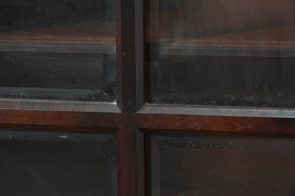 《台輪取り付け加工費込み》中古　北海道民芸家具　カバ材　格子ガラス扉のキャビネット　(R-087769)