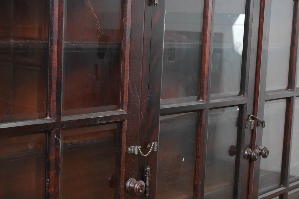 《台輪取り付け加工費込み》中古　北海道民芸家具　カバ材　格子ガラス扉のキャビネット　(R-087769)