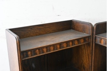 イギリスアンティーク　希少デザイン　オーク材　チューダー様式の気品を纏う彫刻入りのコーナーキャビネット　(R-087772)