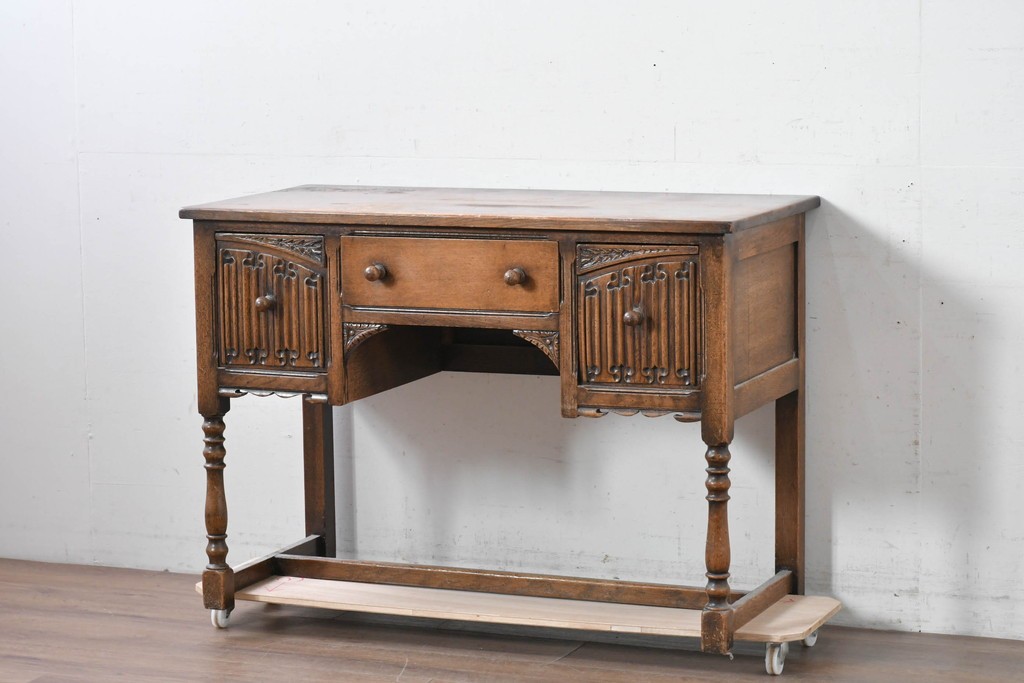 イギリスヴィンテージ　オーク材　リネンフォールドの伝統模様が施されたデスク　(R-087773)