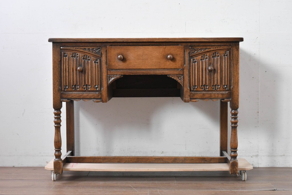 イギリスヴィンテージ　オーク材　リネンフォールドの伝統模様が施されたデスク　(R-087773)