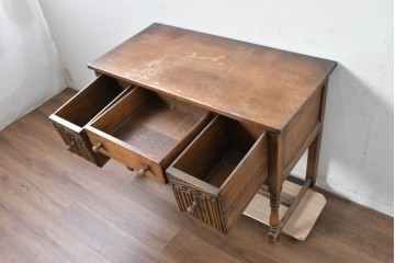 イギリスヴィンテージ　オーク材　リネンフォールドの伝統模様が施されたデスク　(R-087773)