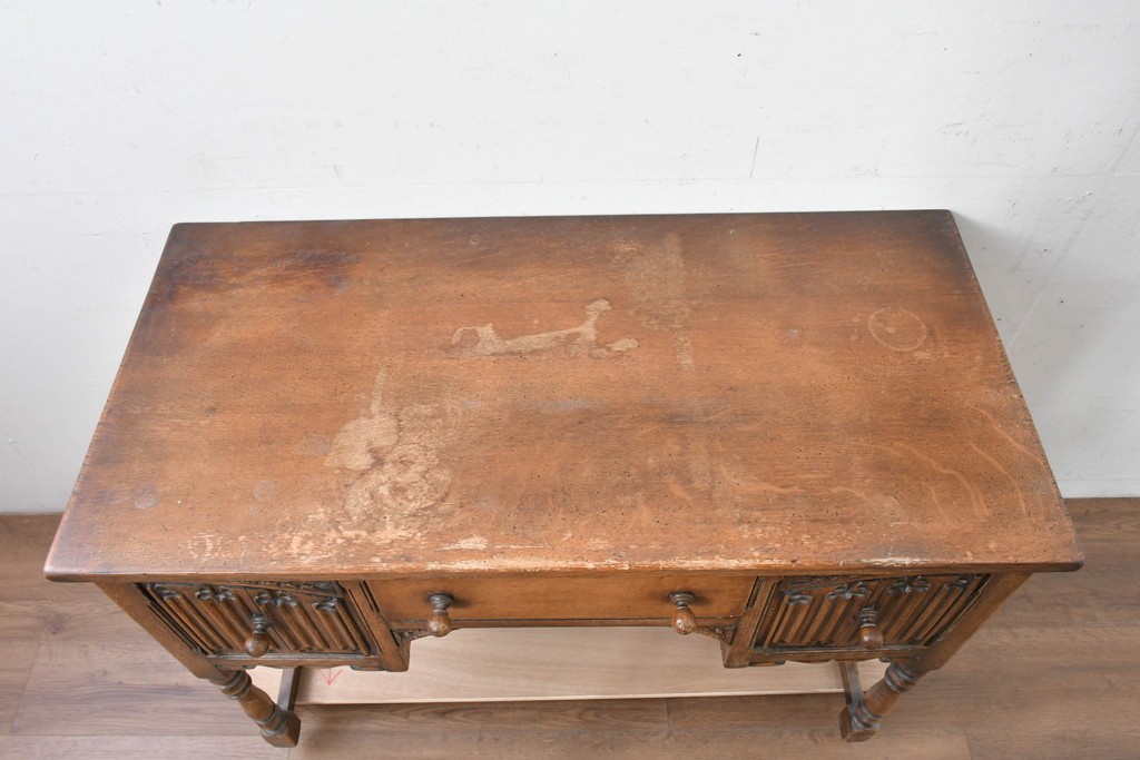 イギリスヴィンテージ　オーク材　リネンフォールドの伝統模様が施されたデスク　(R-087773)