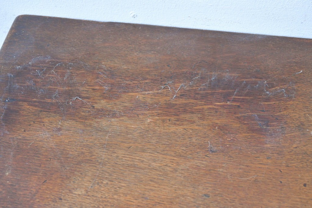 イギリスヴィンテージ　オーク材　リネンフォールドの伝統模様が施されたデスク　(R-087773)