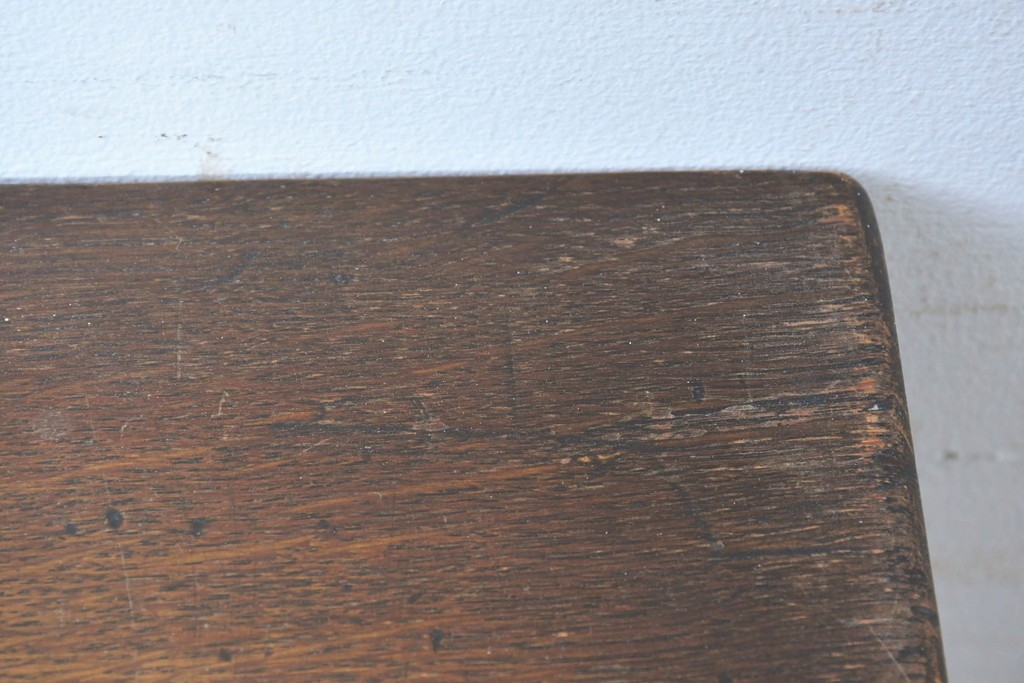 イギリスヴィンテージ　オーク材　リネンフォールドの伝統模様が施されたデスク　(R-087773)