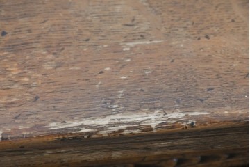 イギリスヴィンテージ　オーク材　リネンフォールドの伝統模様が施されたデスク　(R-087773)