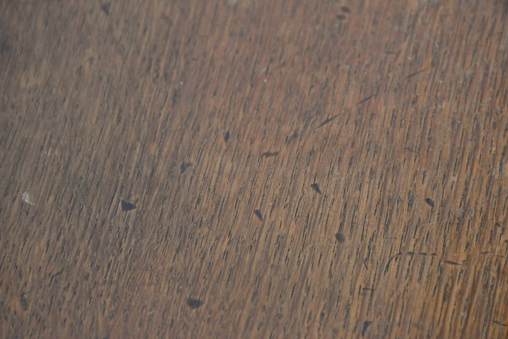 イギリスヴィンテージ　オーク材　リネンフォールドの伝統模様が施されたデスク　(R-087773)