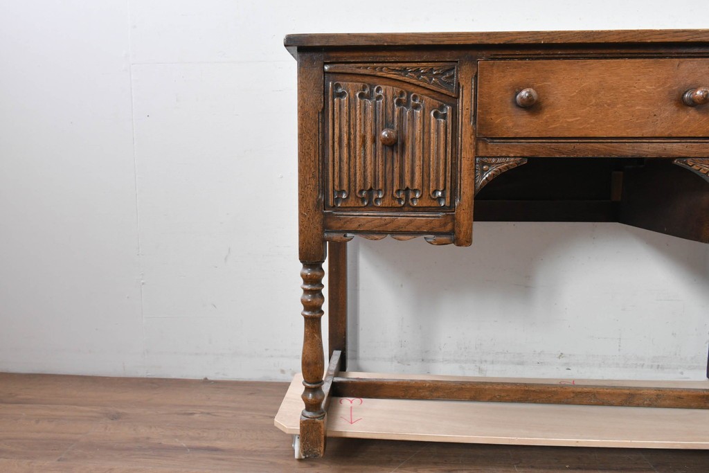 イギリスヴィンテージ　オーク材　リネンフォールドの伝統模様が施されたデスク　(R-087773)