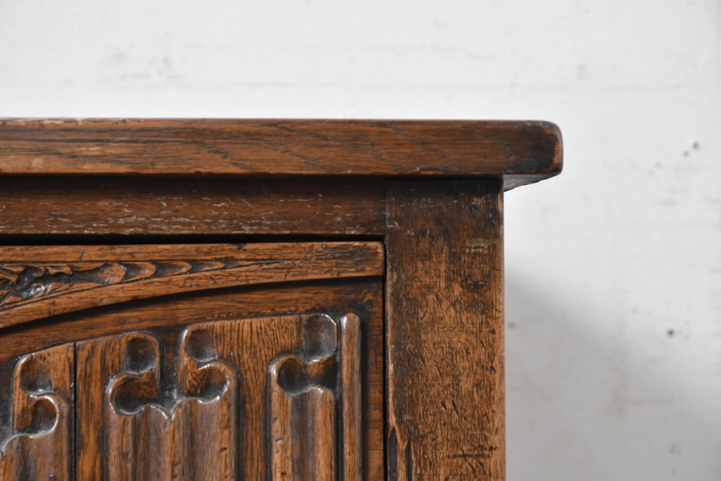 イギリスヴィンテージ　オーク材　リネンフォールドの伝統模様が施されたデスク　(R-087773)