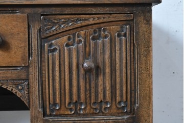 イギリスヴィンテージ　オーク材　リネンフォールドの伝統模様が施されたデスク　(R-087773)