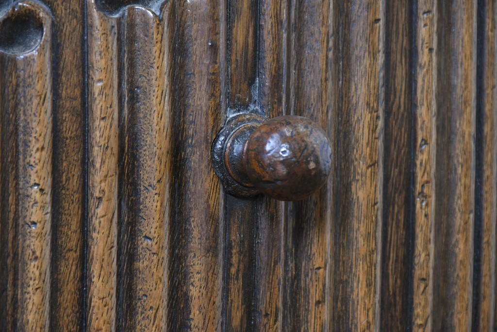 イギリスヴィンテージ　オーク材　リネンフォールドの伝統模様が施されたデスク　(R-087773)