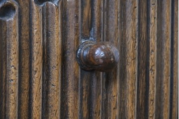 イギリスヴィンテージ　オーク材　リネンフォールドの伝統模様が施されたデスク　(R-087773)