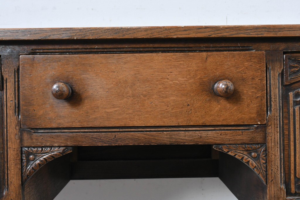 イギリスヴィンテージ　オーク材　リネンフォールドの伝統模様が施されたデスク　(R-087773)