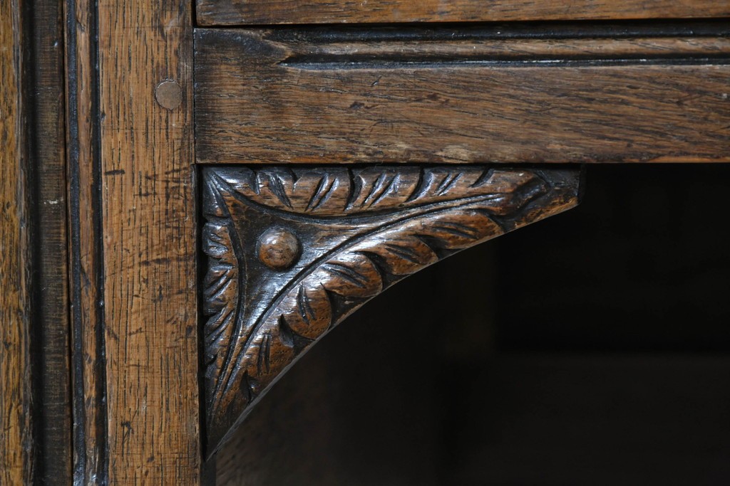 イギリスヴィンテージ　オーク材　リネンフォールドの伝統模様が施されたデスク　(R-087773)