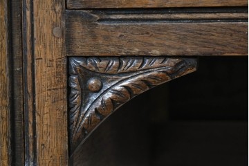 イギリスヴィンテージ　オーク材　リネンフォールドの伝統模様が施されたデスク　(R-087773)