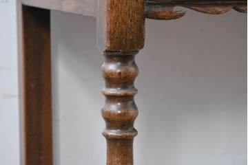 イギリスヴィンテージ　オーク材　リネンフォールドの伝統模様が施されたデスク　(R-087773)