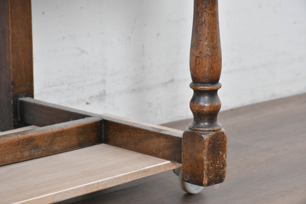 イギリスヴィンテージ　オーク材　リネンフォールドの伝統模様が施されたデスク　(R-087773)