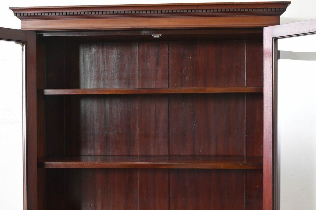 イギリスアンティーク　高級品!!　マホガニー材　優美な装飾と贅沢なレザートップのビューローブックケース　(R-087775)