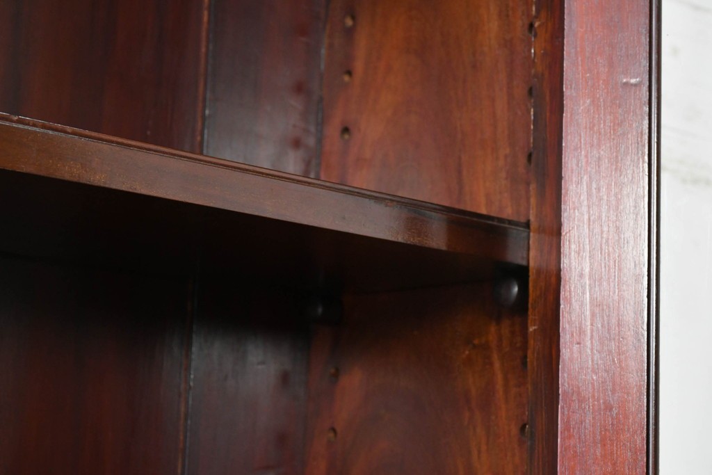 イギリスアンティーク　高級品!!　マホガニー材　優美な装飾と贅沢なレザートップのビューローブックケース　(R-087775)