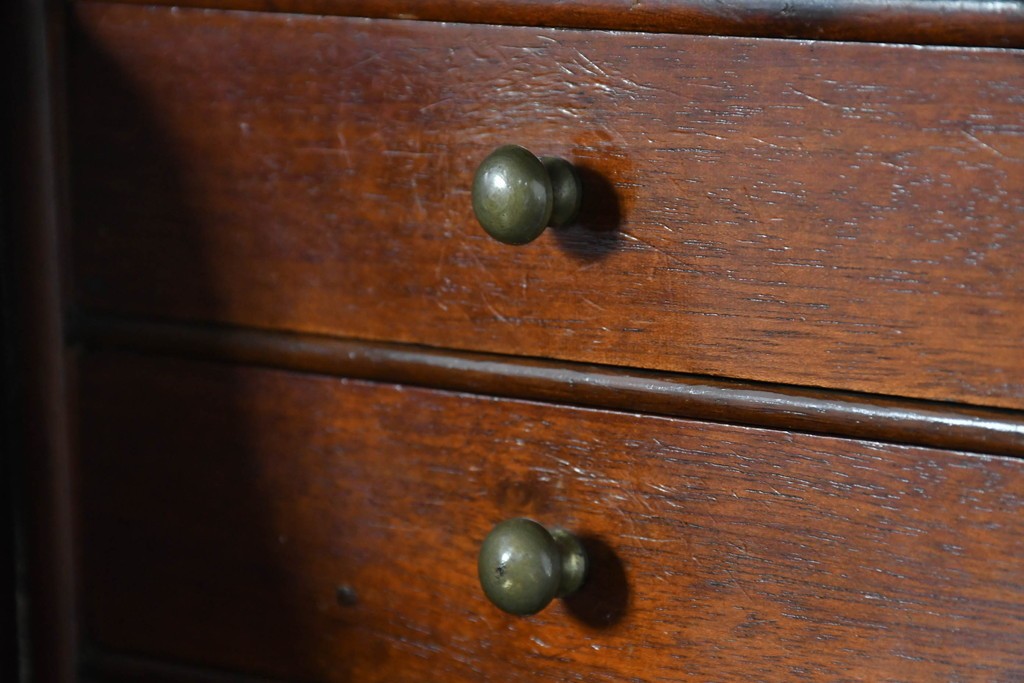 イギリスアンティーク　高級品!!　マホガニー材　優美な装飾と贅沢なレザートップのビューローブックケース　(R-087775)