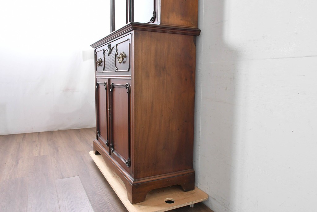 イギリスアンティーク　高級品!!　マホガニー材　優美な装飾と贅沢なレザートップのビューローブックケース　(R-087775)