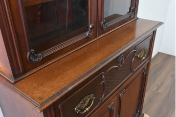 イギリスアンティーク　高級品!!　マホガニー材　優美な装飾と贅沢なレザートップのビューローブックケース　(R-087775)