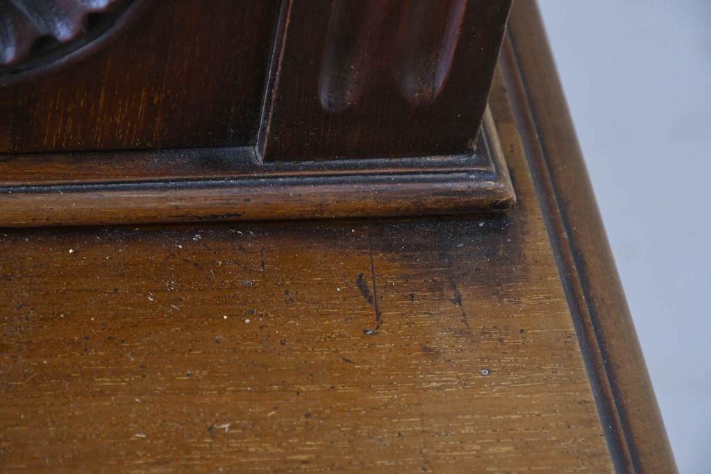 イギリスアンティーク　高級品!!　マホガニー材　優美な装飾と贅沢なレザートップのビューローブックケース　(R-087775)