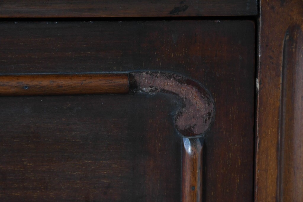 イギリスアンティーク　高級品!!　マホガニー材　優美な装飾と贅沢なレザートップのビューローブックケース　(R-087775)