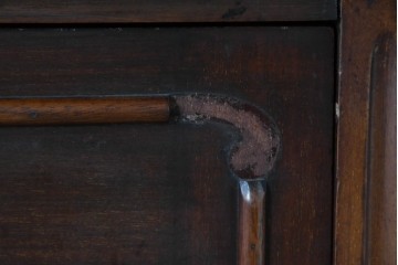 イギリスアンティーク　高級品!!　マホガニー材　優美な装飾と贅沢なレザートップのビューローブックケース　(R-087775)