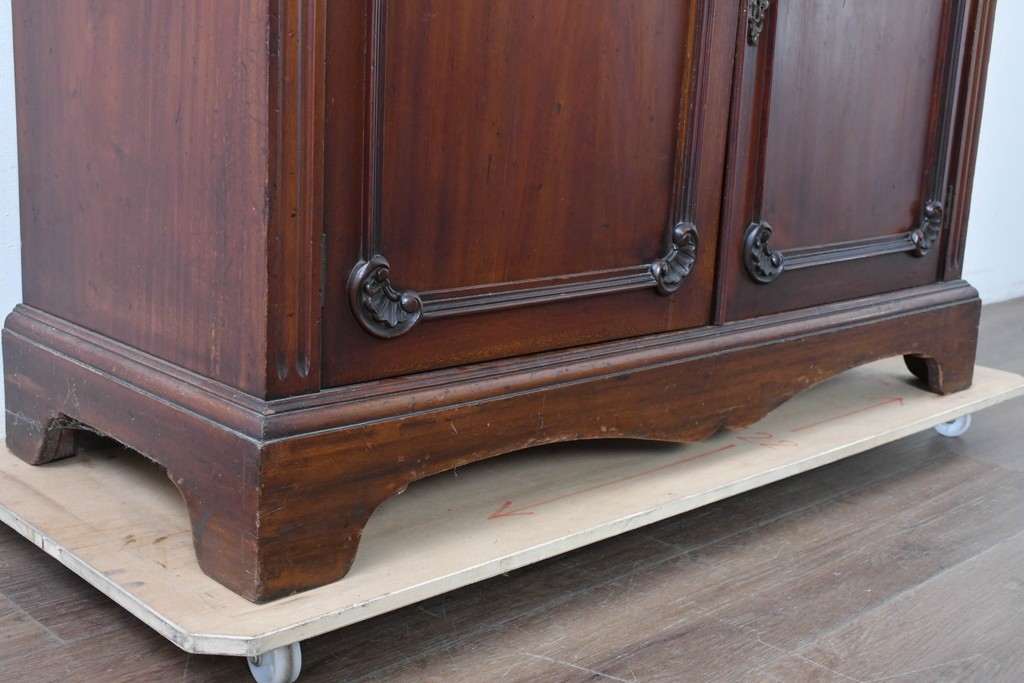 イギリスアンティーク　高級品!!　マホガニー材　優美な装飾と贅沢なレザートップのビューローブックケース　(R-087775)