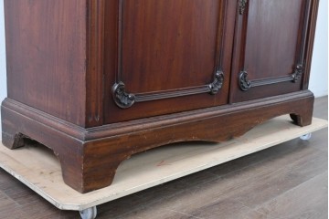 イギリスアンティーク　高級品!!　マホガニー材　優美な装飾と贅沢なレザートップのビューローブックケース　(R-087775)