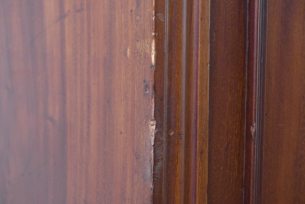 イギリスアンティーク　高級品!!　マホガニー材　優美な装飾と贅沢なレザートップのビューローブックケース　(R-087775)