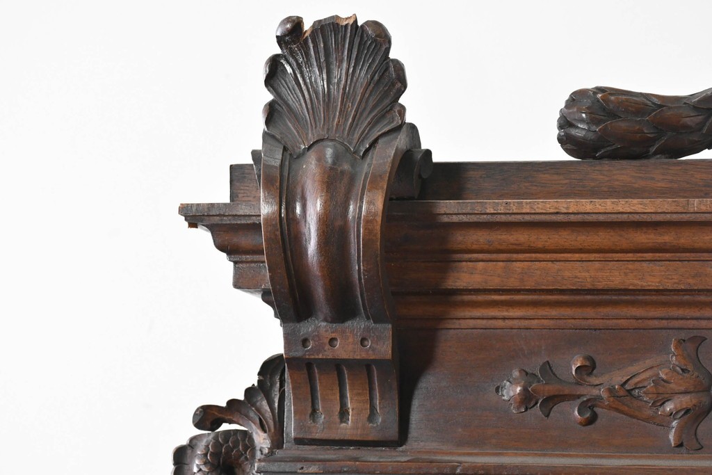 フランスアンティーク　ウォールナット材　豪華絢爛な彫刻装飾が目を惹くスライド天板付きミラーバックキャビネット　(R-087776)