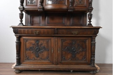 フランスアンティーク　ウォールナット材　豪華絢爛な彫刻装飾が目を惹くスライド天板付きミラーバックキャビネット　(R-087776)