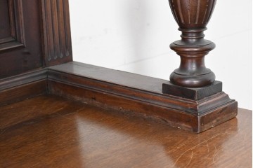 フランスアンティーク　ウォールナット材　豪華絢爛な彫刻装飾が目を惹くスライド天板付きミラーバックキャビネット　(R-087776)