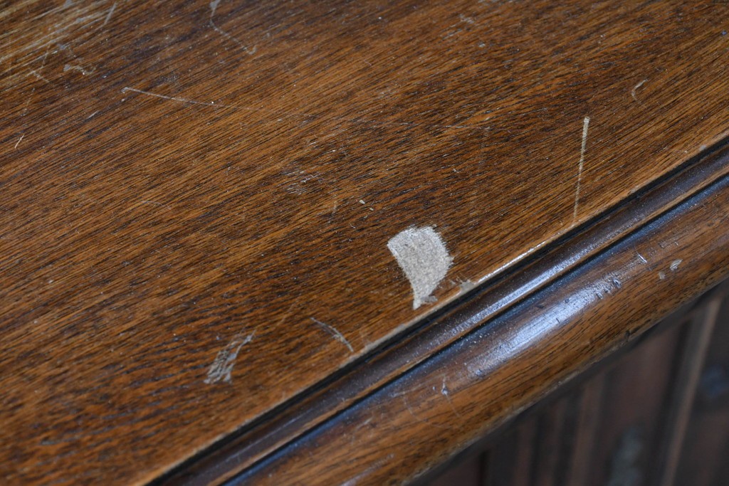 フランスアンティーク　ウォールナット材　豪華絢爛な彫刻装飾が目を惹くスライド天板付きミラーバックキャビネット　(R-087776)