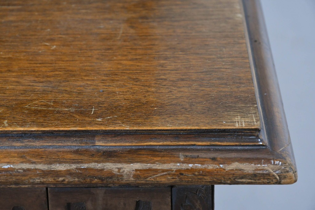 フランスアンティーク　ウォールナット材　豪華絢爛な彫刻装飾が目を惹くスライド天板付きミラーバックキャビネット　(R-087776)