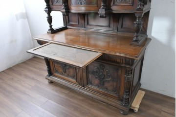 フランスアンティーク　ウォールナット材　豪華絢爛な彫刻装飾が目を惹くスライド天板付きミラーバックキャビネット　(R-087776)