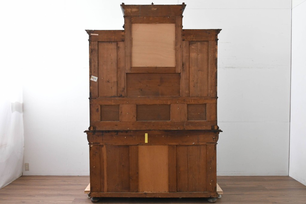 フランスアンティーク　ウォールナット材　豪華絢爛な彫刻装飾が目を惹くスライド天板付きミラーバックキャビネット　(R-087776)