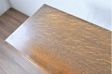 イギリスアンティーク　細身の脚が軽やかな佇まいを見せるマガジンラック　(R-087778)