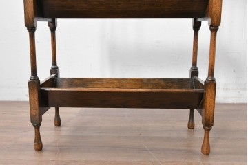 イギリスアンティーク　細身の脚が軽やかな佇まいを見せるマガジンラック　(R-087778)