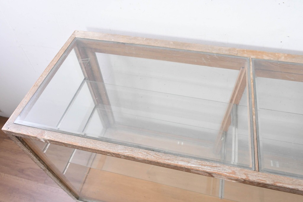 和製ヴィンテージ　楢(ナラ)材　素朴な風合いが魅力のガラスショーケース　(R-087781)