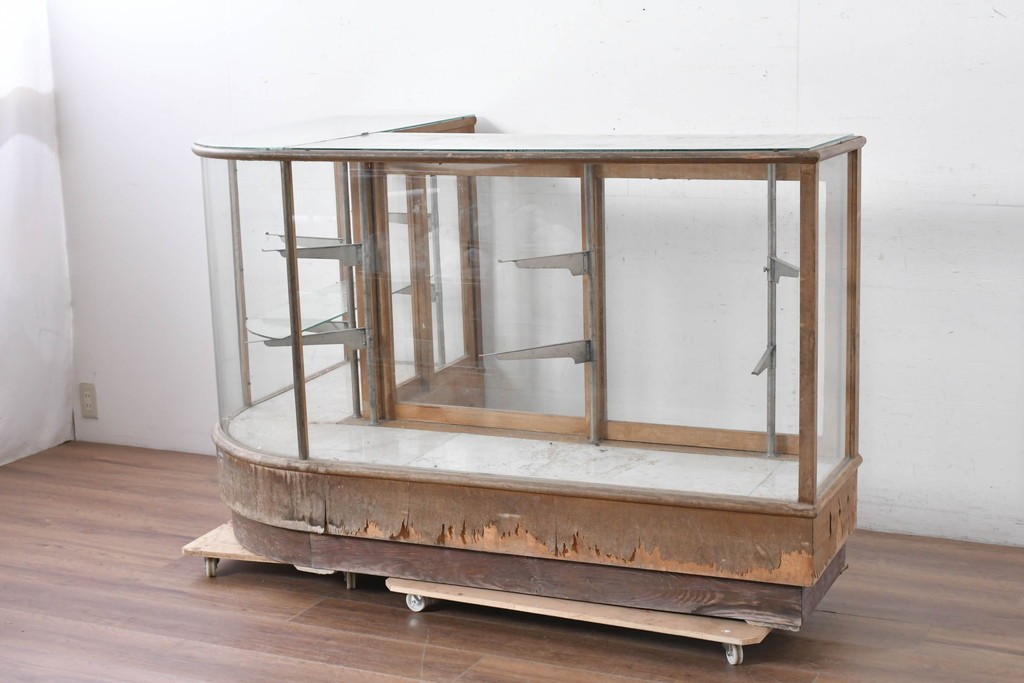 和製ヴィンテージ　伊藤製作所　曲げガラス　レトロな木製フレームの引き出し付きL型ガラスショーケース　(R-087782)