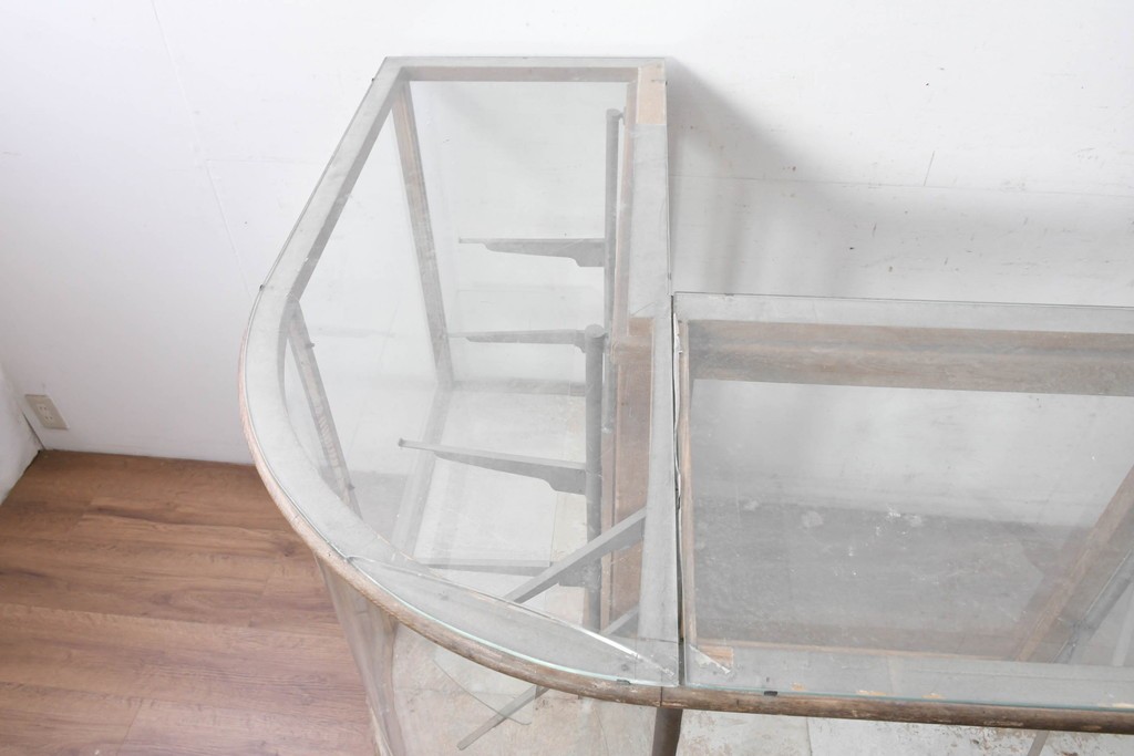 和製ヴィンテージ　伊藤製作所　曲げガラス　レトロな木製フレームの引き出し付きL型ガラスショーケース　(R-087782)