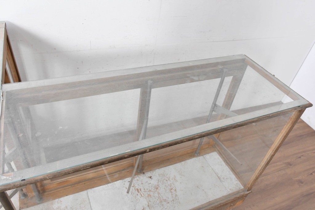 和製ヴィンテージ　伊藤製作所　曲げガラス　レトロな木製フレームの引き出し付きL型ガラスショーケース　(R-087782)