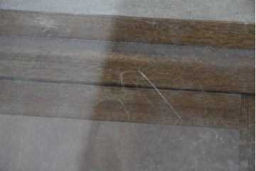 和製ヴィンテージ　伊藤製作所　曲げガラス　レトロな木製フレームの引き出し付きL型ガラスショーケース　(R-087782)