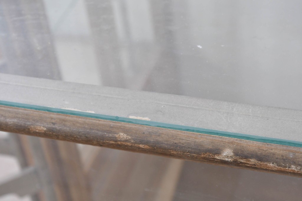 和製ヴィンテージ　伊藤製作所　曲げガラス　レトロな木製フレームの引き出し付きL型ガラスショーケース　(R-087782)